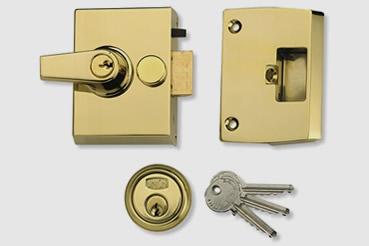 Nightlatch installation by Willesden master locksmith